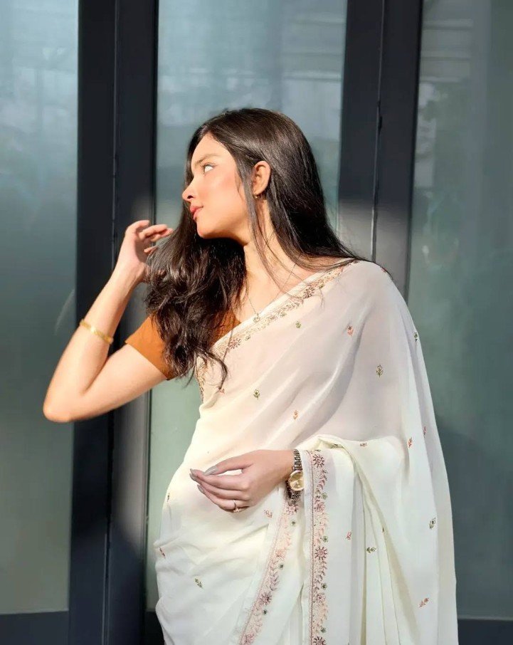 saree girl dp